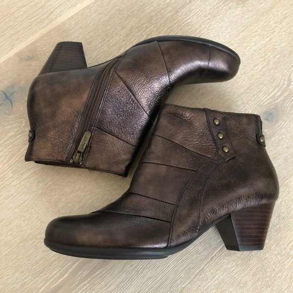 NWOT Earth "Hope" Bronze Leather Heeled Booties - Picture 1 of 11
